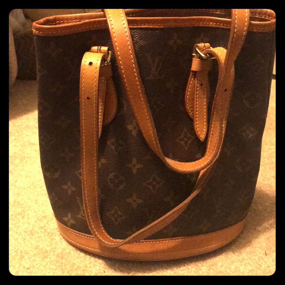 💯Authentic Louis Vuitton LV petite bucket.